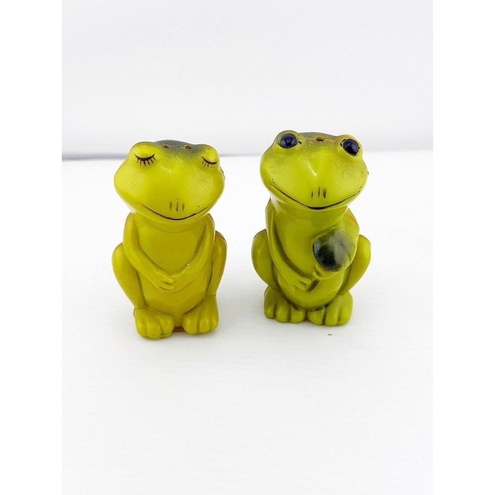 Vintage 1970's MCM green frog plastic salt & pepper shakers. Made in Hong Kong